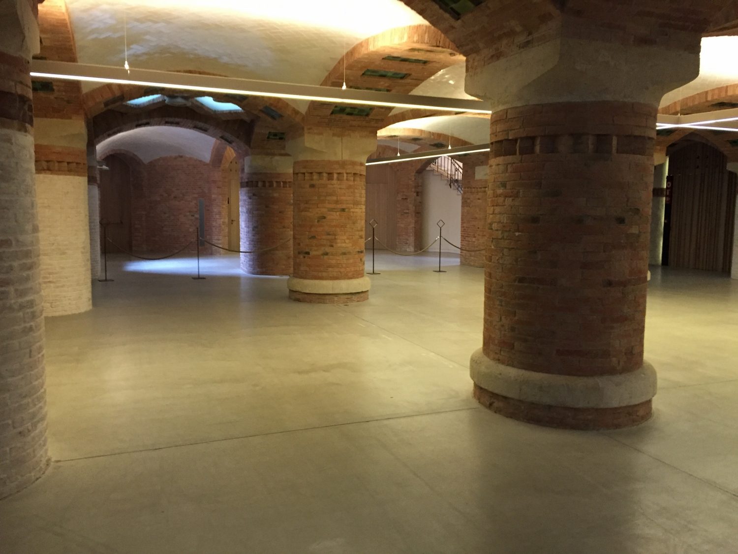 Hypostyle Hall, Hospital de la Santa Creu i Sant Pau (modernist site), Barcelona (by Eugenio Giannarelli) (1).jpg